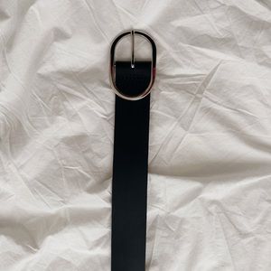 Calvin Klein / Round Buckle Belt in Black / Size Medium